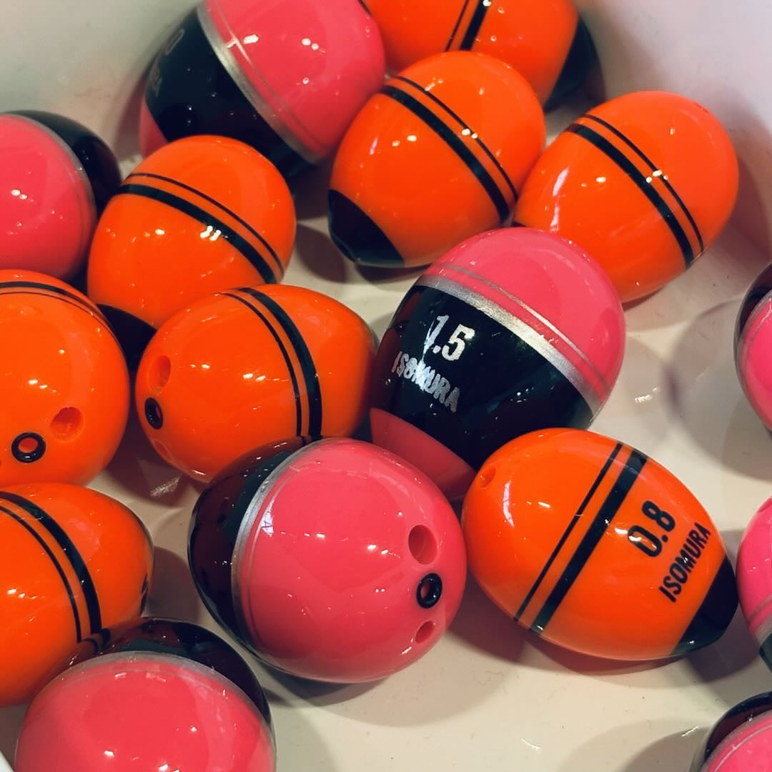 ISOMURA assorted rounded floats with bright orange and pink tops
