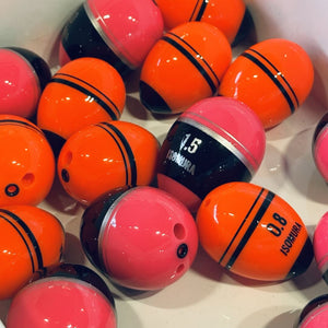 ISOMURA assorted rounded floats with bright orange and pink tops
