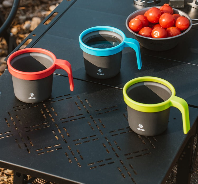 Alocs TW-403 EasySip cups in red blue and green at an outdoor table