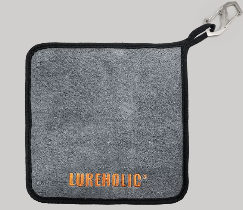 Lureholic towel with carabiner